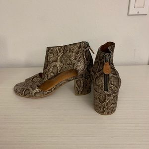 Gentle Soul brown booties | size: 9